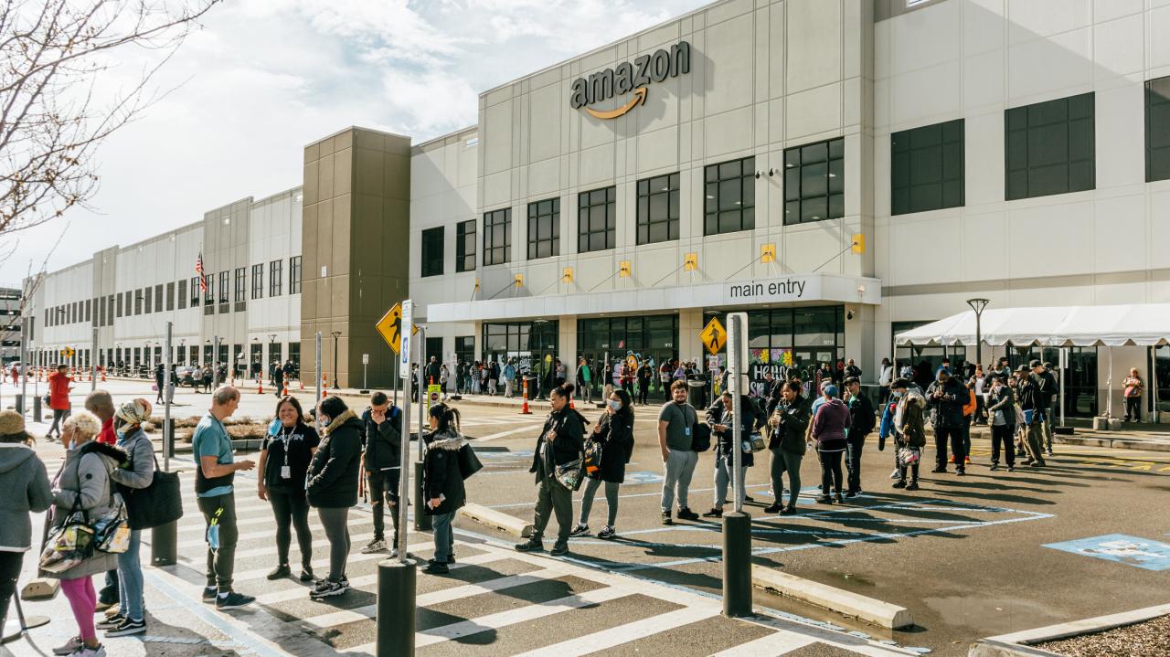 Amazon seeking to overturn union vote at staten island warehouse claiming results were tainted