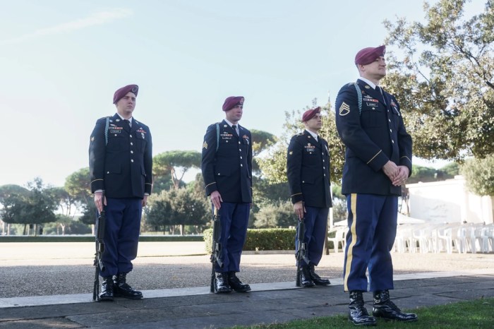 Airborne paratroopers 1944 parachute noon guerre mondiale militaire jumping normandy 82nd regiment militar division paratrooper groesbeek seconde debarquement laden heights