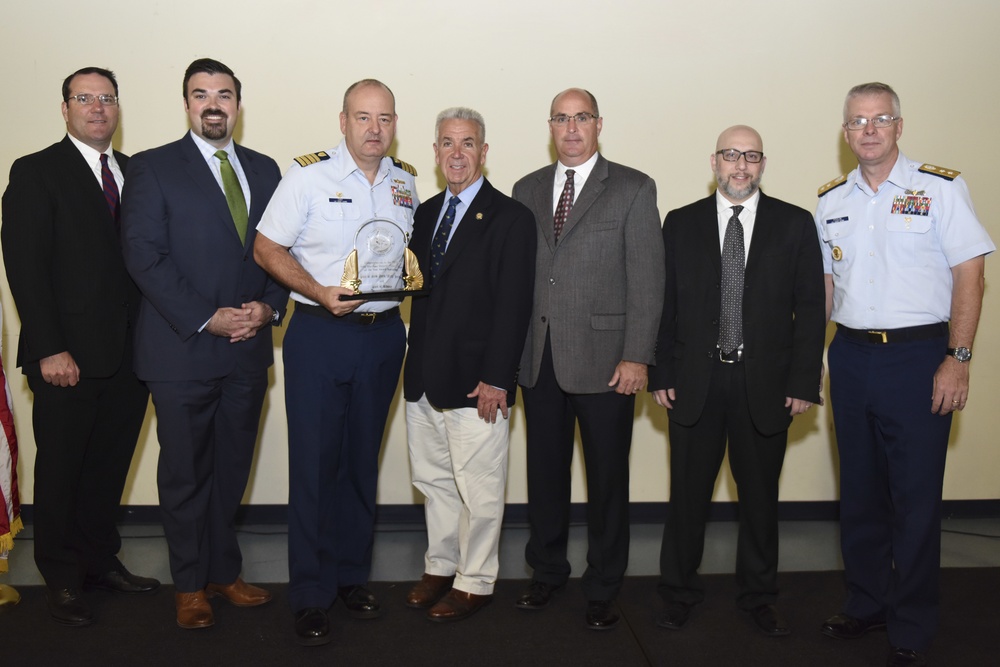 Coast guard nypd fdny demonstrate proper boating safety ahead of holiday weekend