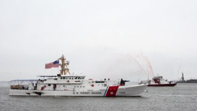 Coast guard nypd fdny demonstrate proper boating safety ahead of holiday weekend