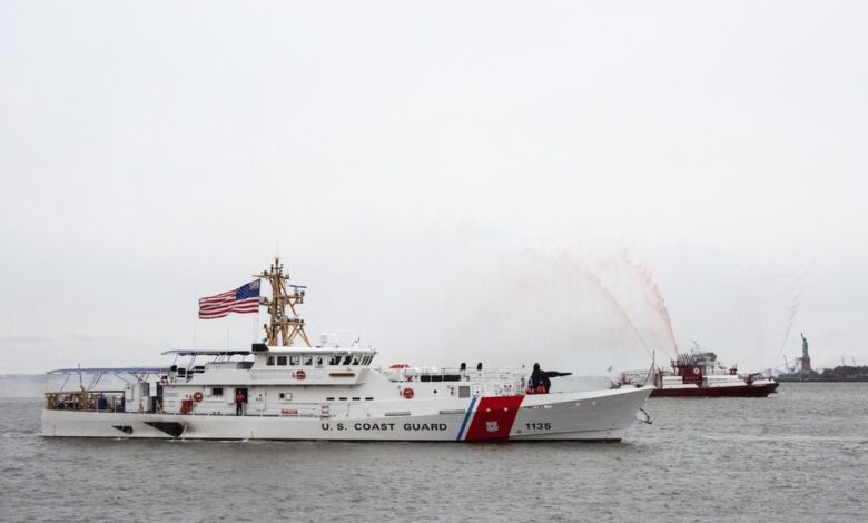 Coast guard nypd fdny demonstrate proper boating safety ahead of holiday weekend