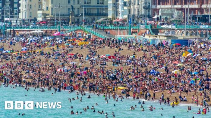 Uk weather sees mini heatwave as london set to be hotter than barcelona