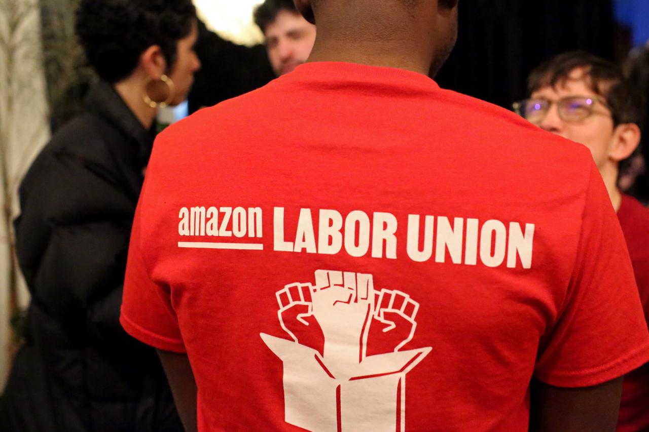 N l r b counsel calls for a ban on mandatory anti union meetings