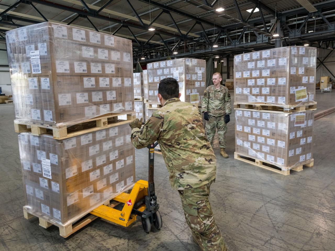 Military plane carrying 39 tons of baby formula arrives in u s