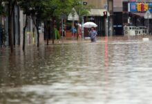 Entire high street in dunstable underwater after deluge of rain sparks flooding