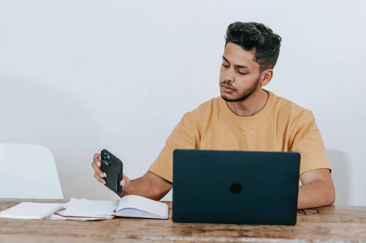 Linkedin profiles vs resumes what you need to know