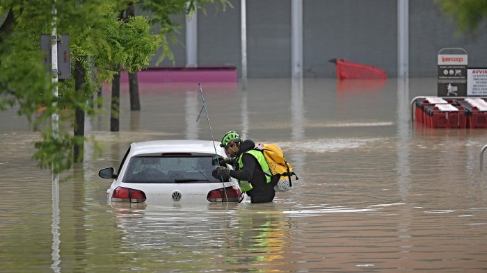 Storm boris italians evacuate as flooding hits emilia romagna