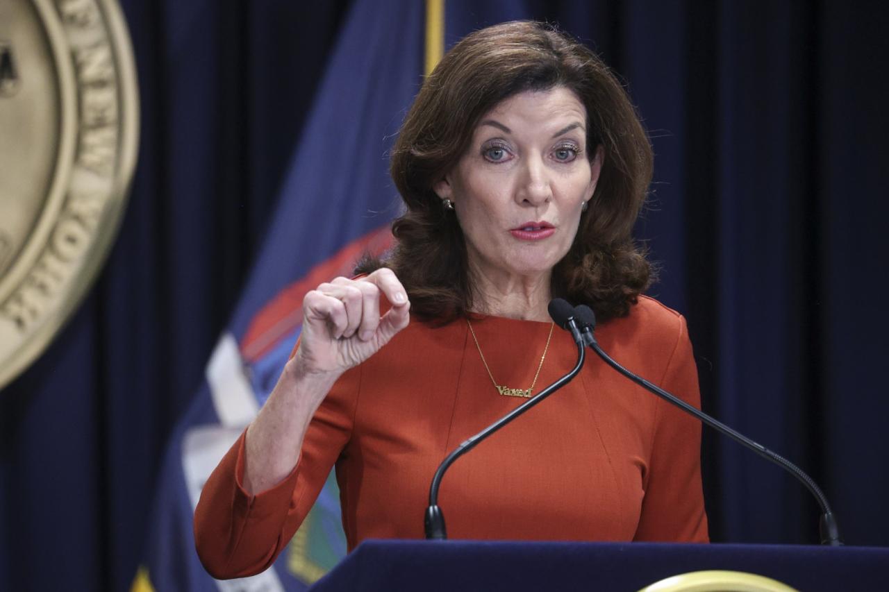 Kathy hochul cuomo governor harassment sexual lieutenant loyal resigns