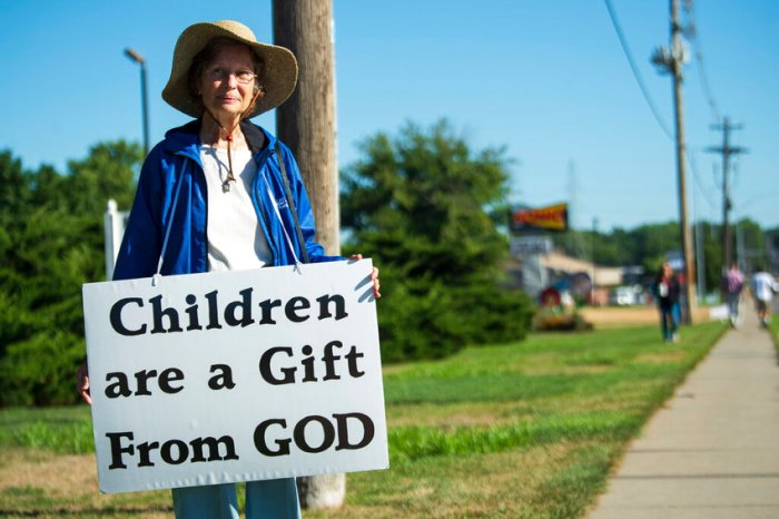 Nebraska woman charged with helping teen daughter have abortion after detectives see their facebook messages