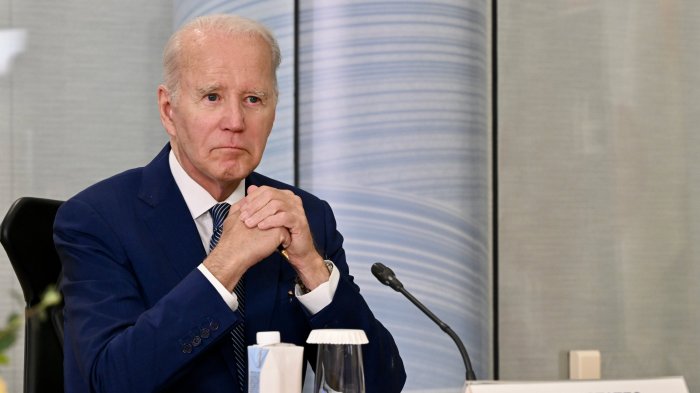 Biden corrupt coronavirus corruption photonews cc konferensi pers security dibanding ekonomi disukai fraud visibility podium