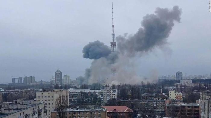 Russian airstrike on apartment block in kharkiv injures 21 people