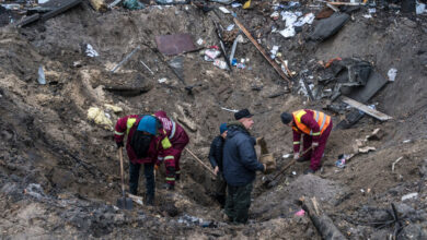 U s offers limited initial response to russia as it weighs stiffer sanctions