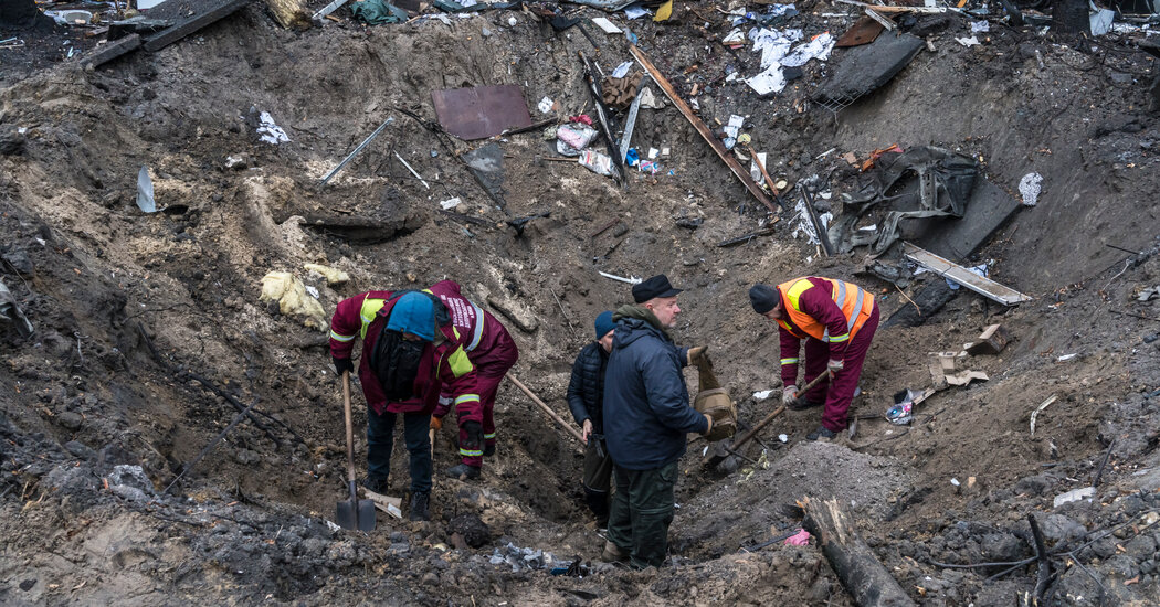 U s offers limited initial response to russia as it weighs stiffer sanctions