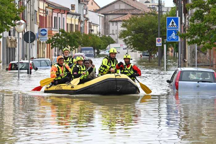 Around a thousand people evacuated as flooding hits northern italy