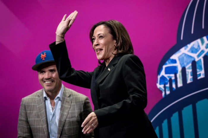 John leguizamo says kamala harris needs latino celeb endorsement to get elected