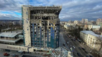 Russian airstrike on apartment block in kharkiv injures 21 people