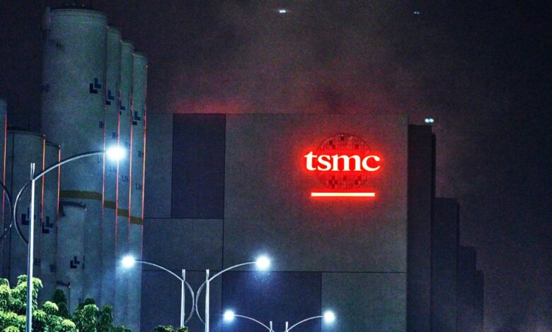 Congress seeks compromise to boost computer chip industry