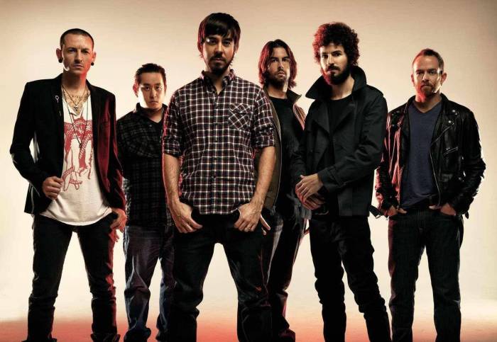 Linkin park change one out of 27 songs in set at second tour stop