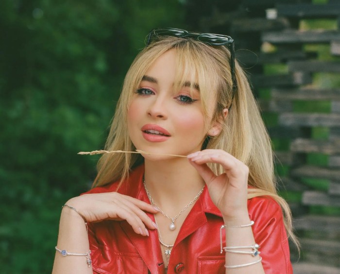 Sabrina carpenter reclaims australian chart double