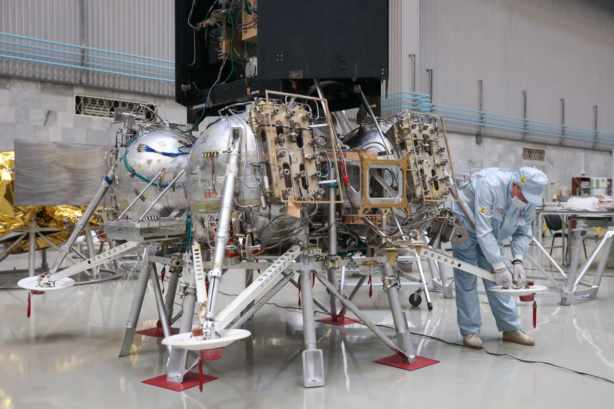 Europe cancels joint moon missions with russia