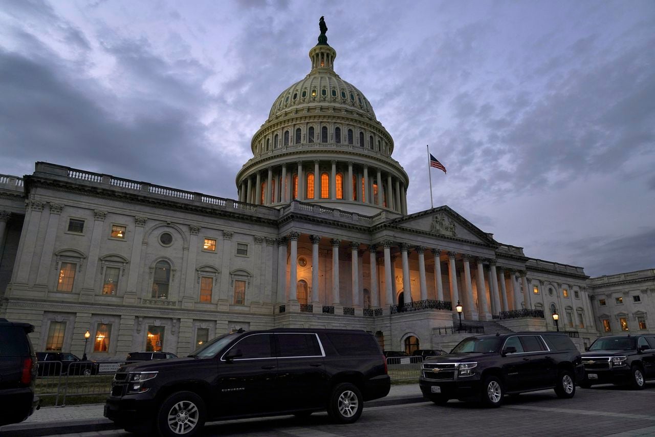 Judges constitution crisis respect darkness constitutional ushers adoring swoon democracy dictator millennial failed episcopal salvadoran sends bishop presiding unrest solidarity