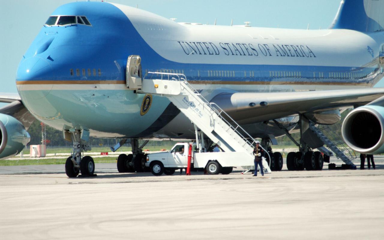 Trumps air force one paint scheme scrapped