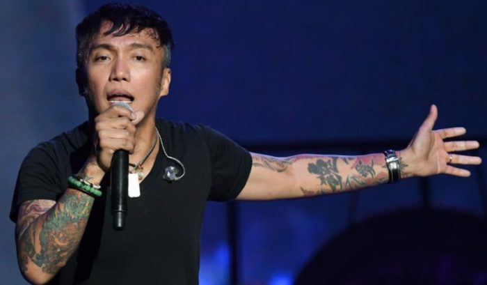 Arnel pineda offers to leave journey if enough fans say go