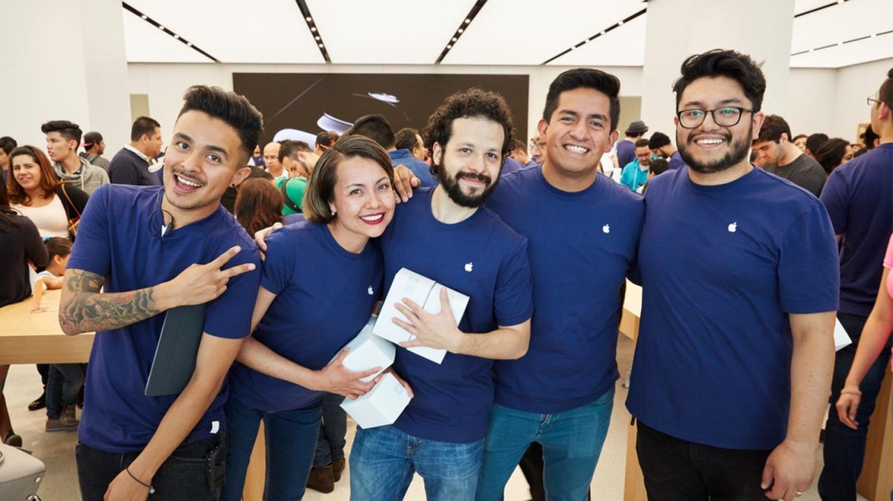 Workers at apples grand central store move toward unionizing
