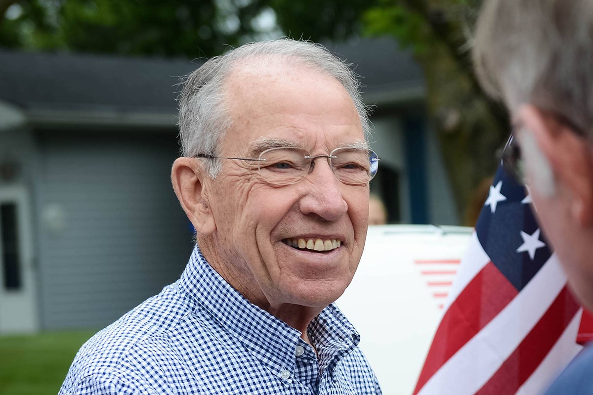 Gop sen chuck grassley alleges widespread effort in fbi justice dept to downplay negative information about hunter biden