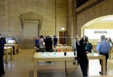 Workers at apples grand central store move toward unionizing