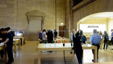 Workers at apples grand central store move toward unionizing