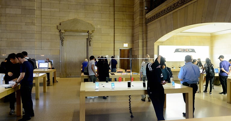 Workers at apples grand central store move toward unionizing