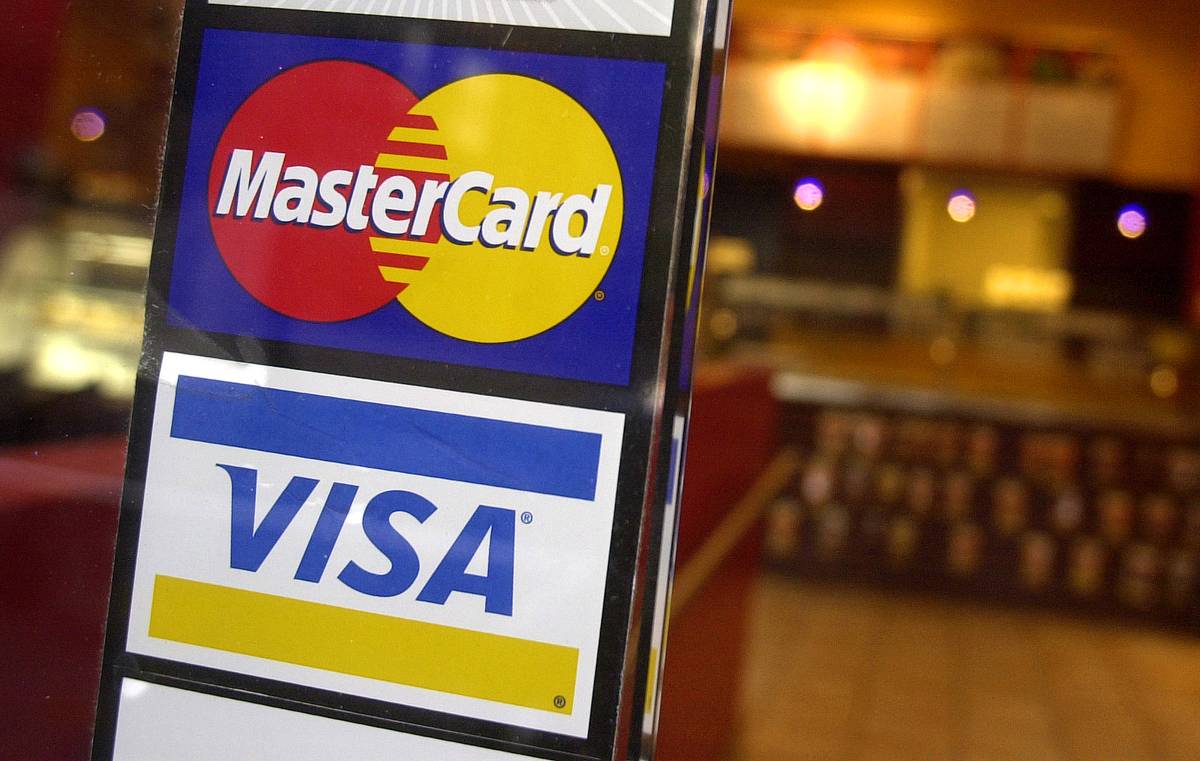 Visa and mastercard urged to not increase credit card swipe fees on small business