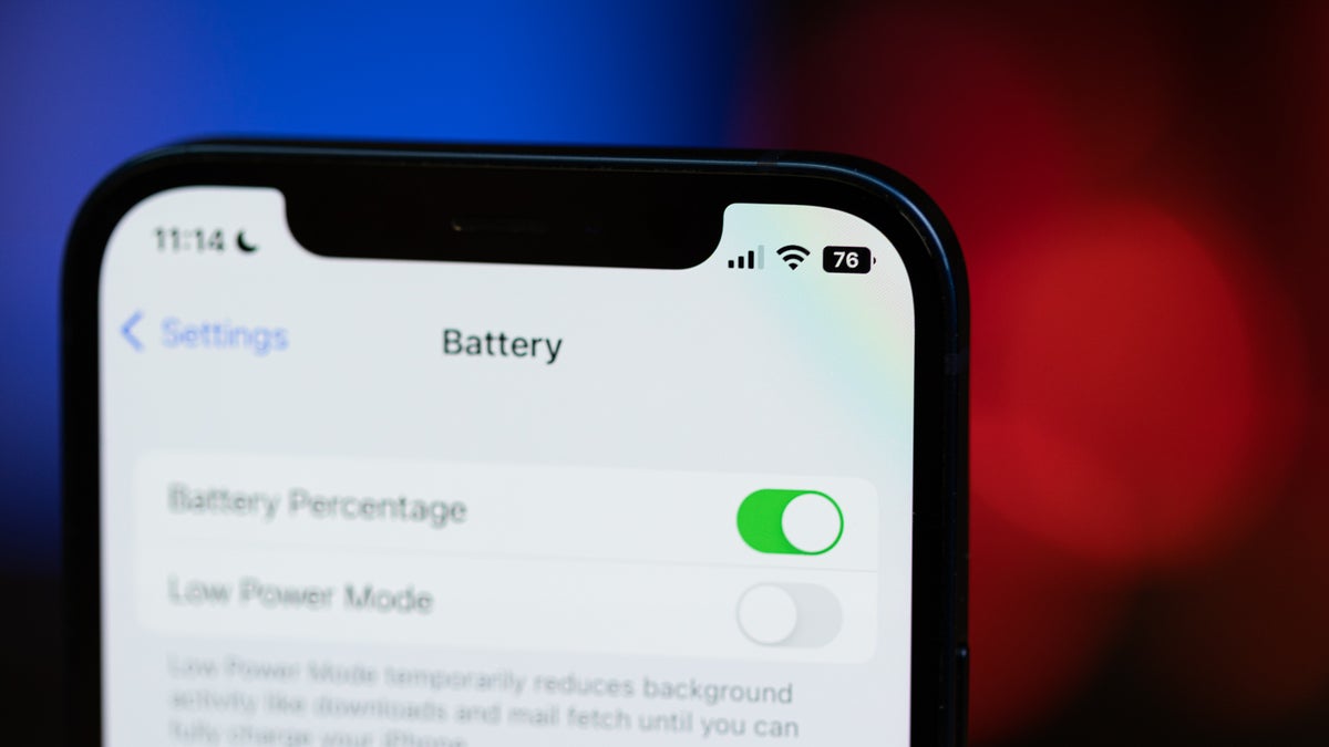 After 5 years apple is bringing back the battery percent indicator on the iphone why its going to make your life so much better