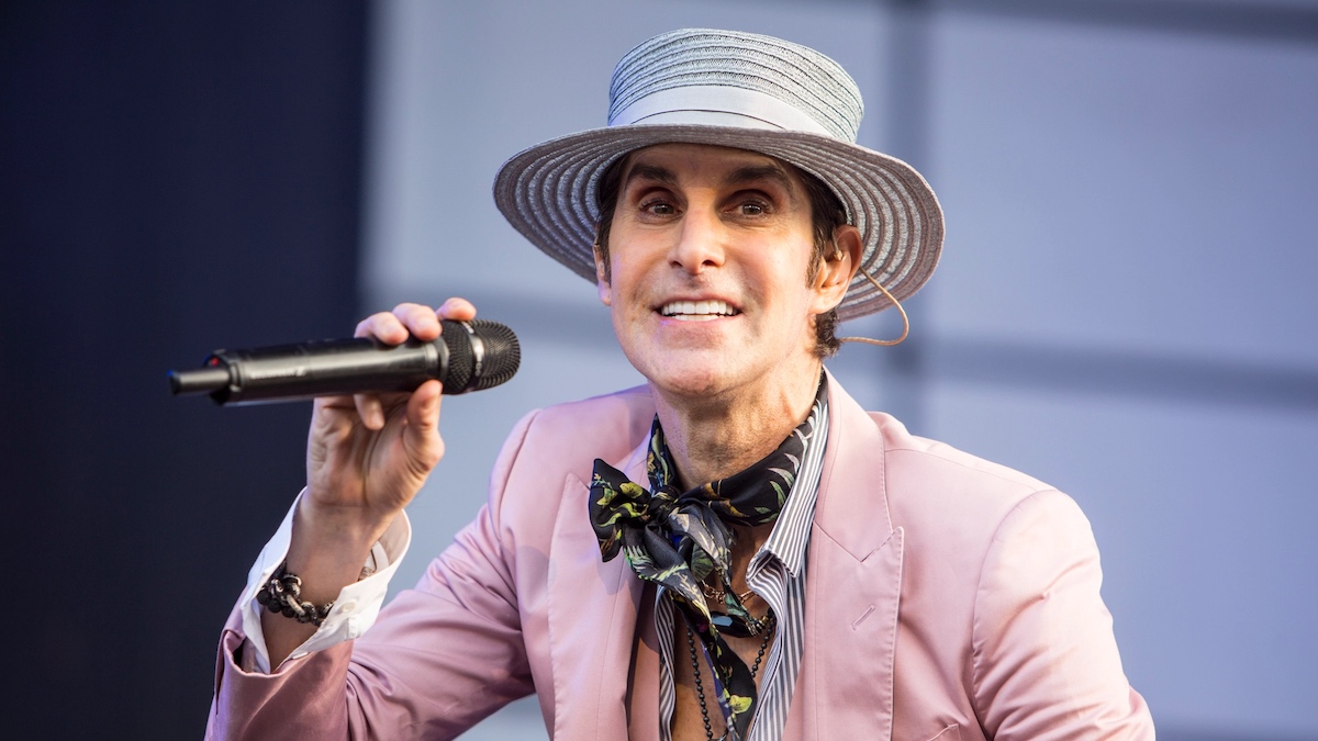 Perry farrell issues public apology to janes addiction bandmates