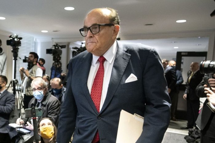 Judge orders giuliani to testify to georgia grand jury suggests he take train or a bus or uber if he cant fly