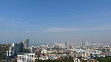 Kyiv residents told to stay indoors due to record air pollution