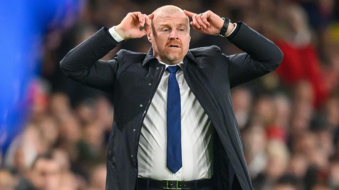 Sean dyche everton boss working under very difficult circumstances