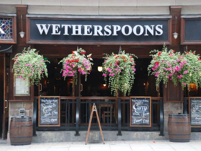 Major uk airport to get its very first wetherspoon pub in new terminal