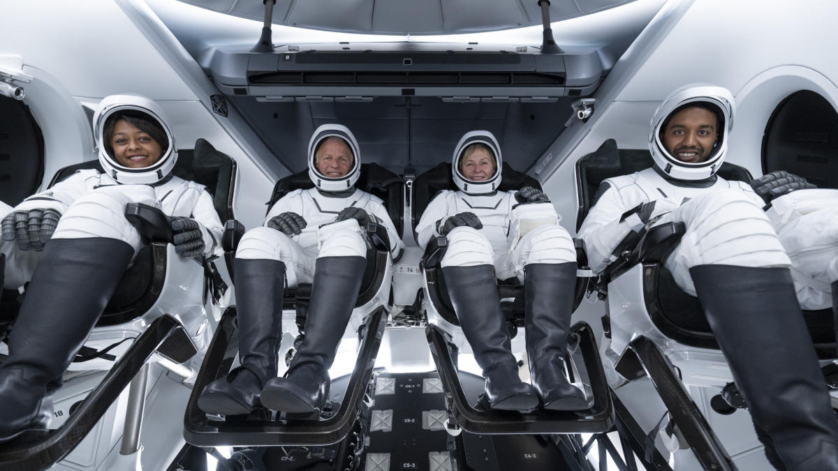Watch axiom and spacex launch first all private crew to iss