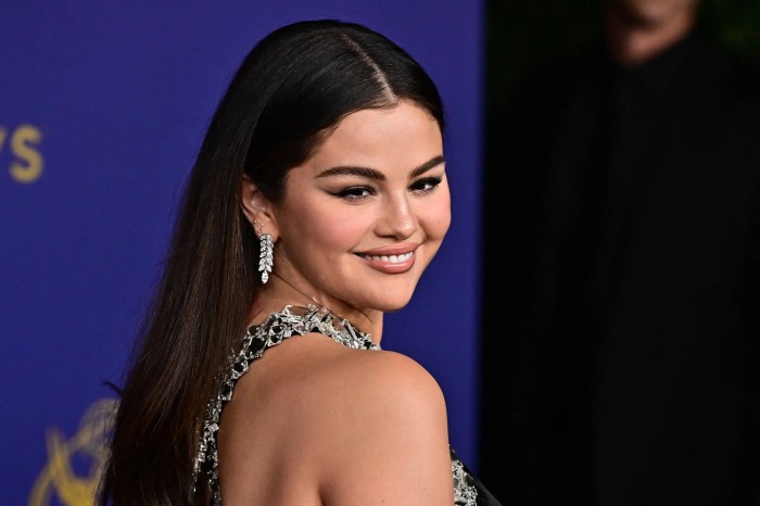 Selena gomez had the perfect reaction to losing an emmy because she practiced