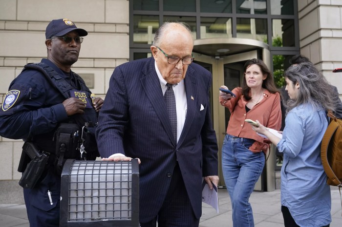 Judge orders giuliani to testify to georgia grand jury suggests he take train or a bus or uber if he cant fly