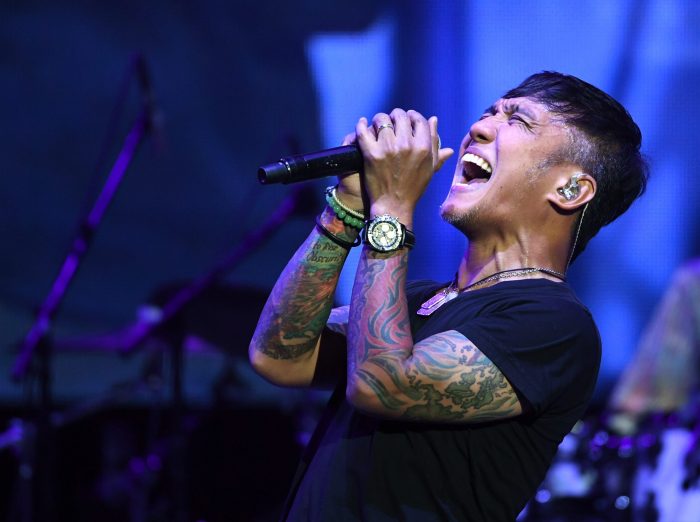 Arnel pineda offers to leave journey if enough fans say go