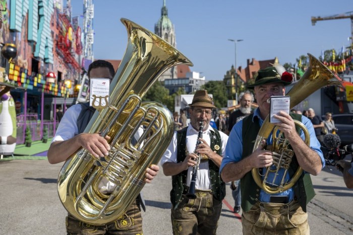 Oktoberfest tightens security after deadly knife attack in western ger