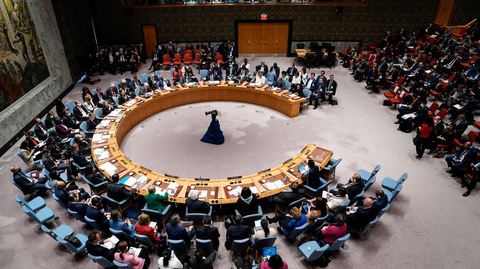 U s offers limited initial response to russia as it weighs stiffer sanctions