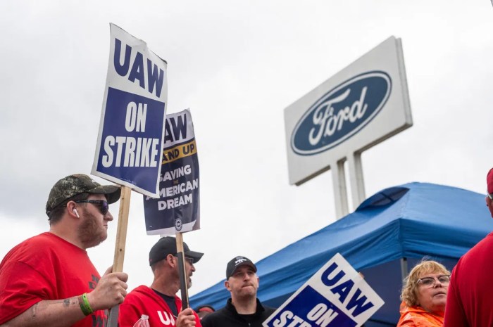 Uaw union files unfair labor charges against stellantis accuses automaker of violating contract