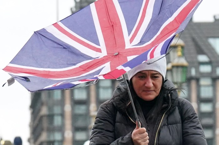 Uk weather heavy rain forecast as thunderstorms hit uk