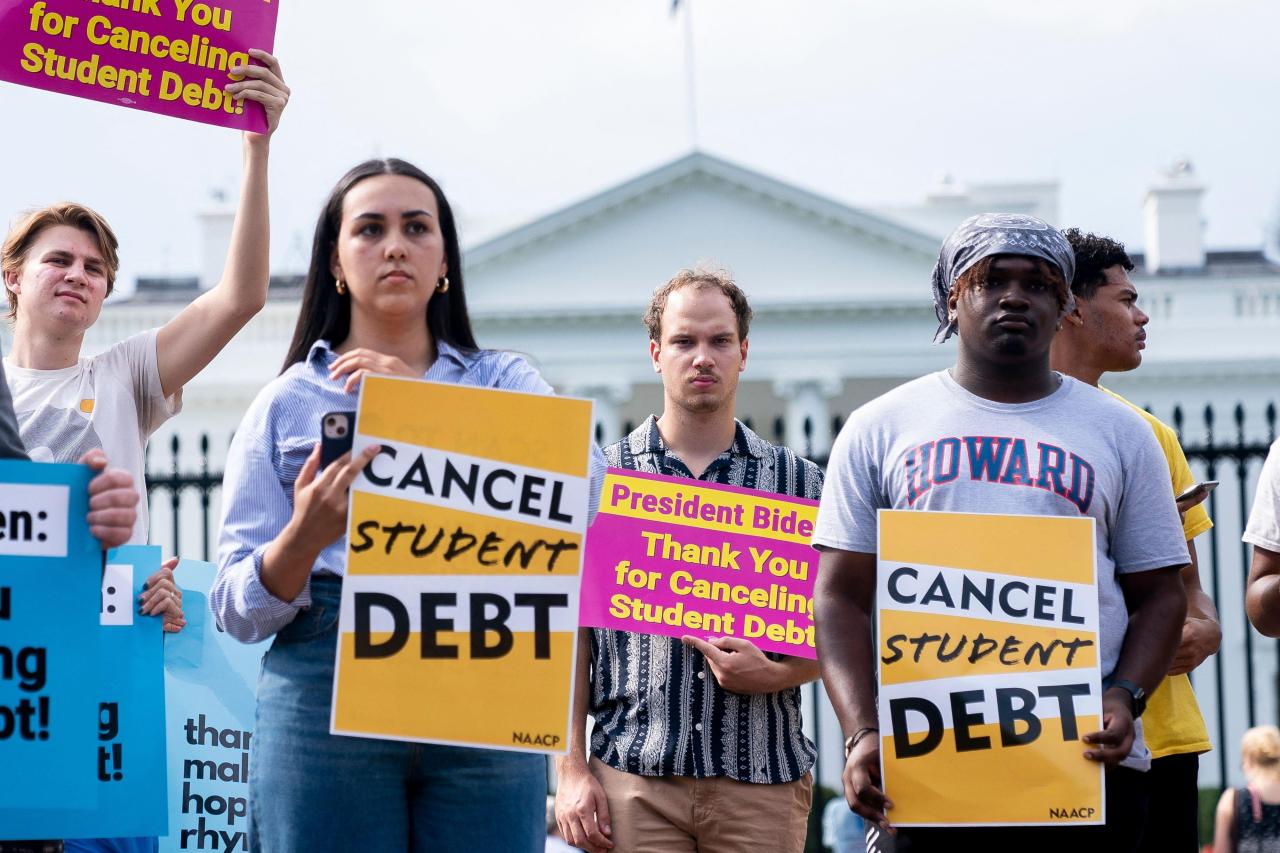 Heres who could benefit if biden cancels 10000 in student loan debt per borrower