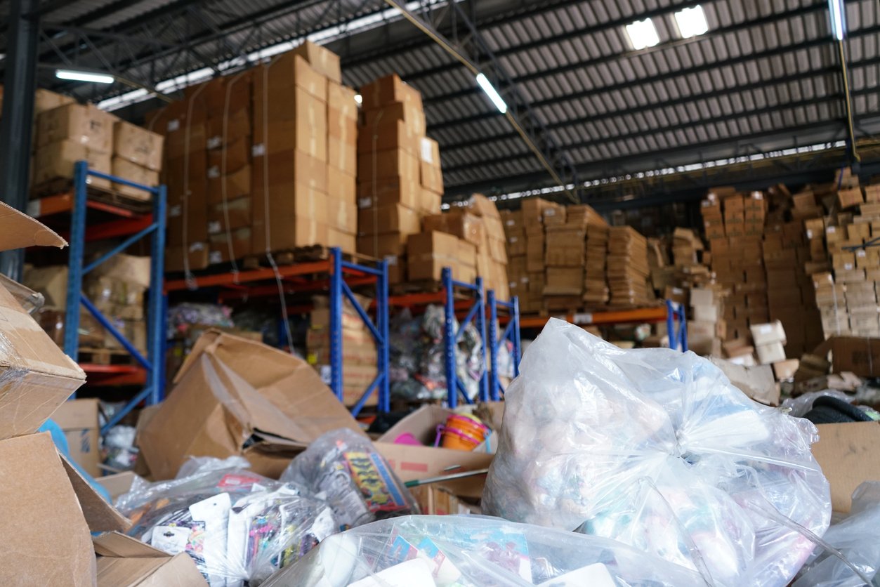 Retails dark side as inventory piles up liquidation warehouses are busy