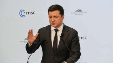 Ukraines president urges sanctions against russia before a possible invasion not after